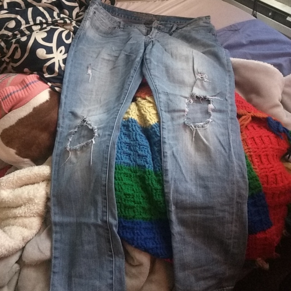 American Eagle distressed men's jeans